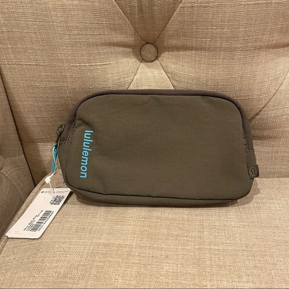 NWT Lululemon Everywhere Mini Belt Bag - Carob Brown - Picture 6 of 9